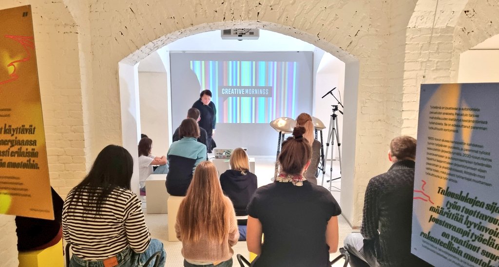 piialehtinen's tweet photo. Monthly #CreativeMornings at @DesignmuseoFI ✨️ Lauri Wuolio speaking and performing on the topic of depth.
#designmuseo #CMhel #DesignClubFi https://t.co/9Zz5AoE3oV