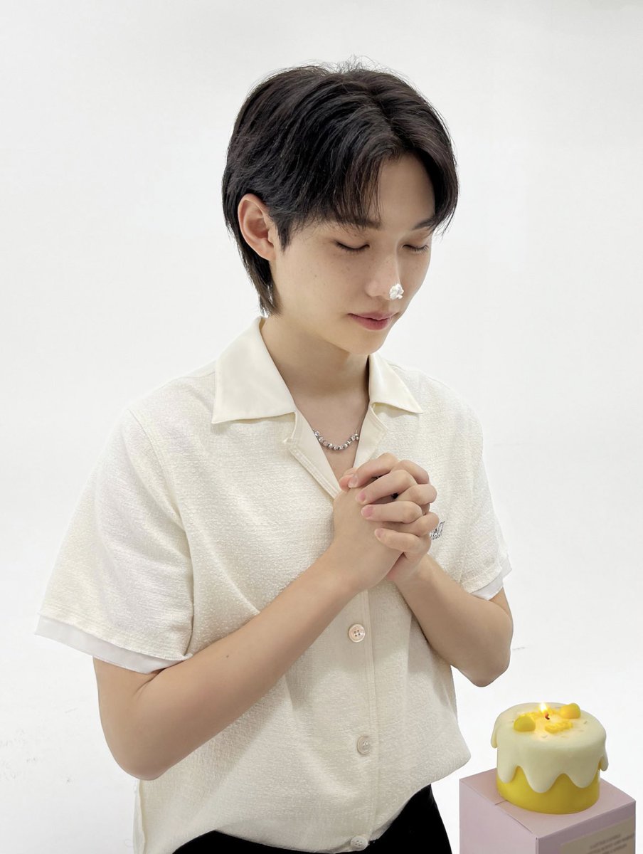 skzinfoesp's tweet photo. Fotos de la September Line (Han, Felix y Seungmin) en el skz Japan gallery pidiendo un deseo por su cumpleaños

(1/2) 👇
#MAXIDENT #StrayKids #CASE143 @Stray_Kids https://t.co/99Km5Po1tm
