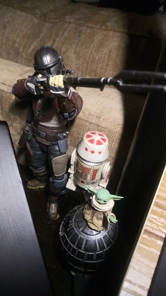 thathouseofhaha's tweet photo. My drawing desk is excited for season three 😜 
https://t.co/vNUlImXF78
#Hasbro #StarWars #mandolorian #babyyoda #houseofhaha https://t.co/rlYfth51tO