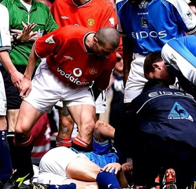 Who else misses the #ManchesterDerby like these? 🥊 

#ManUnited #ManCity #Haaland