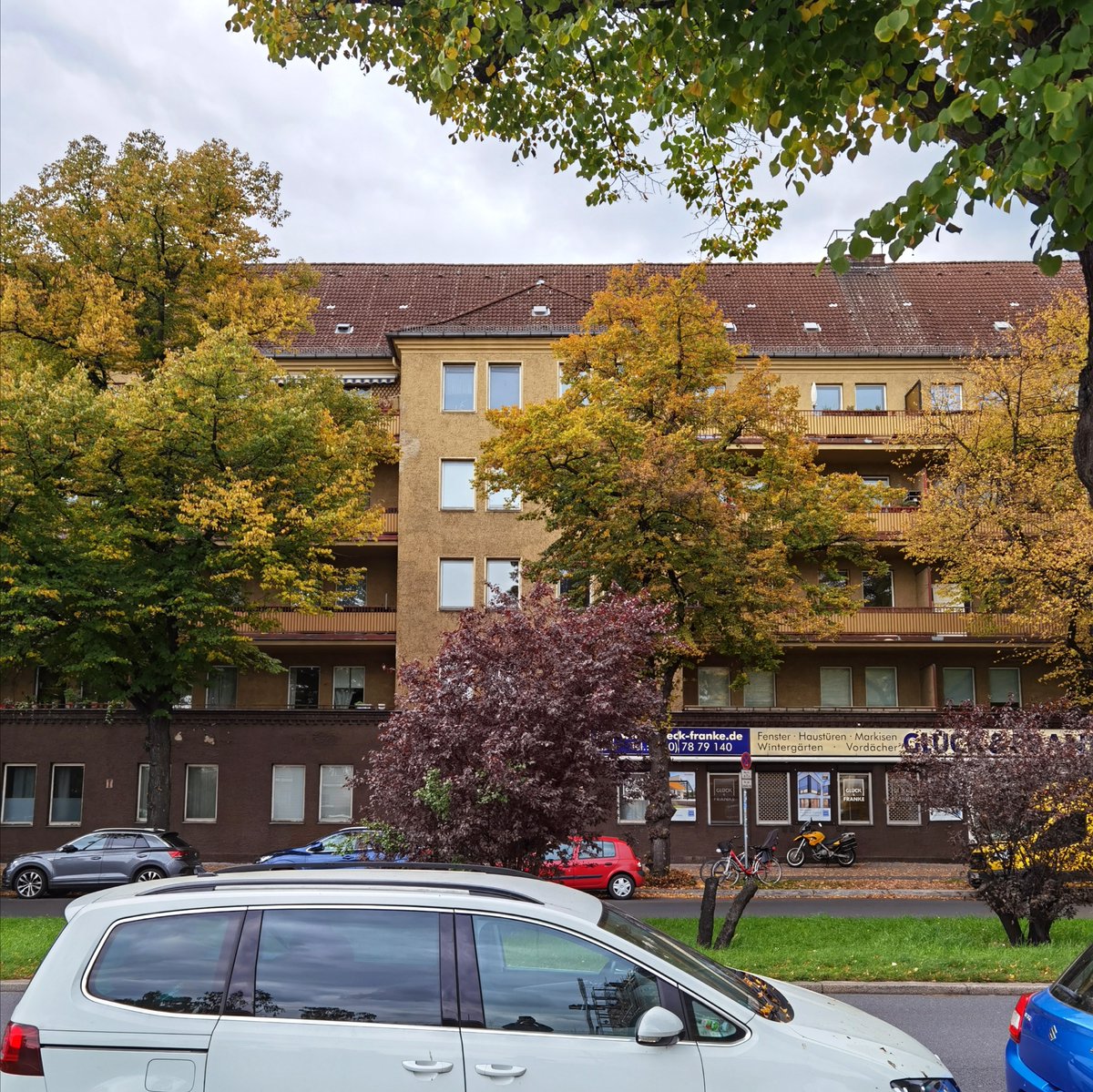 Stift_und_Bogen's tweet image. Elisabeth #Abegg und Liselotte #Pereles überleben den Naziterror ebenfalls - und dies um viele, viele Jahre. Frau Abegg wird mit dem Bundesverdienstkreuz und als "Gerechte unter den Völkern" ausgezeichnet (1957 und 1967) sowie posthum mit einer Gedenktafel am Tempelhofer Damm 56.