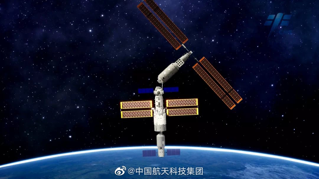 RevesdEspace's tweet photo. 🛰️ Ce vendredi matin, le module #Wentian de la #CSS a été déplacé à son emplacement final, à 90° du module central #Tianhe, du port avant au port latéra. Cela permet aussi l’arrivée du prochian module #Mengtian prévu d’ici fin d’année https://t.co/qZ62miWwmM