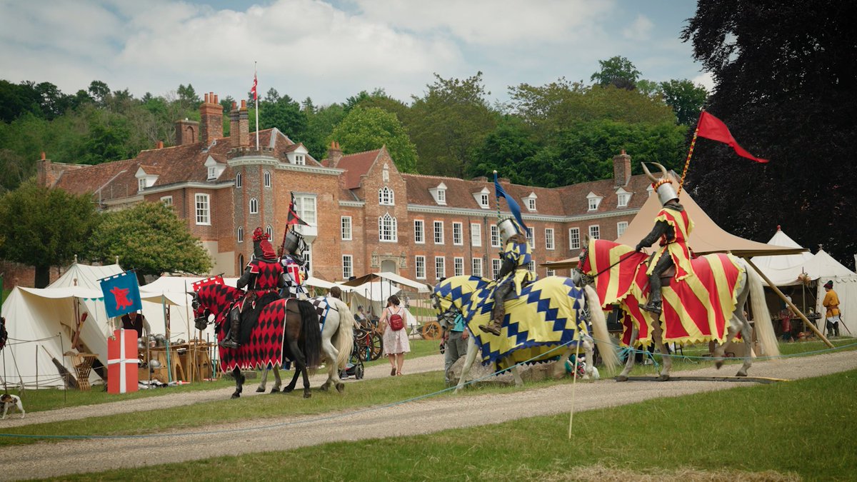 Stonor’s Medieval Jousting is back THIS weekend on Saturday 1st and Sunday 2nd October🎉 And the weather looks great!
Watch as the brave Knights of Royal England take on epic challenges to unseat their opponent.

Early Bird Pricing via bit.ly/3w7sRZi

#daysoutwithkids