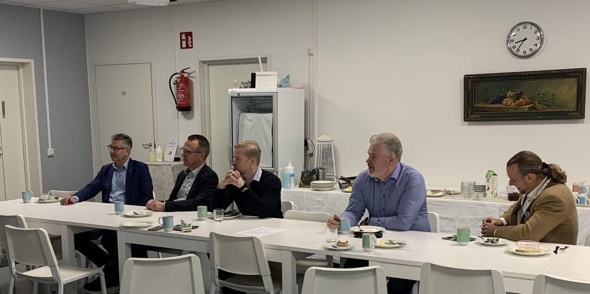 AnttiPeltola_'s tweet photo. Akaasta löytyy upeita yrityksiä. Yhteisiä asioita ja ideoita kaupungin elinkeinotoiminnan kehittämiseksi ja yhteistyön edelleen tiivistämiseksi käytiin läpi aamukahvin merkeissä.#Akaa @k2tre @suomenyrittajat #Kumera #ToijalaWorks #TKMTTT https://t.co/KjGRyYGRW7