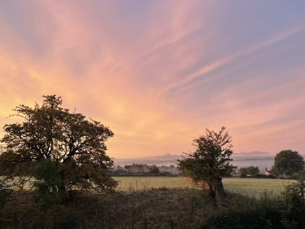 AnthonyPetch's tweet image. Early morning light over Lower Wyke, @IMcMillan