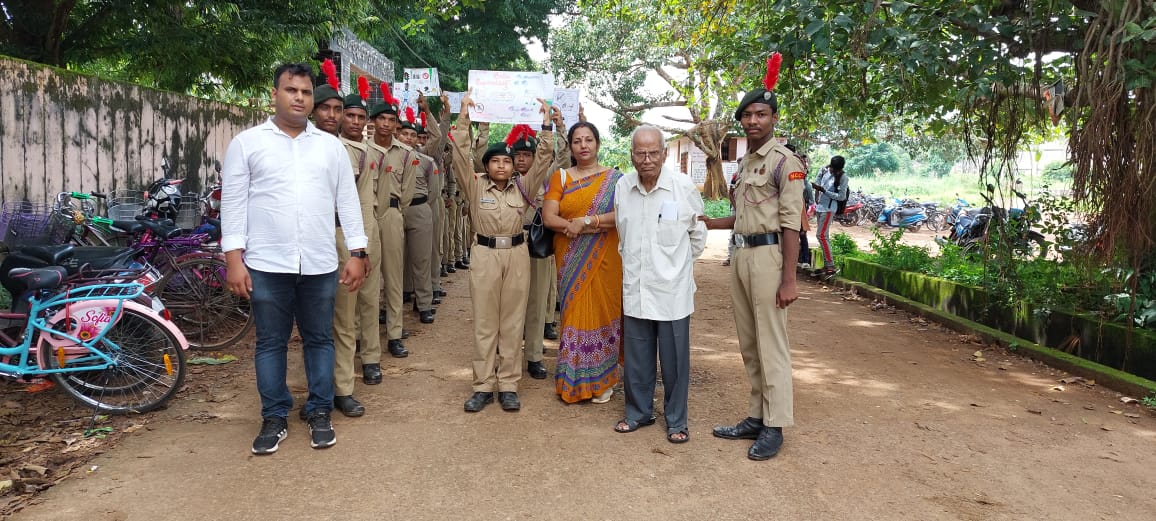 AsimaSatpathy's tweet photo. An Awareness Rally On "ROAD SAFETY" is Carried Out By NCC Cadets Of P.N College(Auto) Khordha ,Boy's Cadets,18 Girs Cadets,Two ANO are Present. 

@utkalpride 
#1OGirlsbnbbsr
@kalinga_sagar https://t.co/Y5h1Pm5ta0