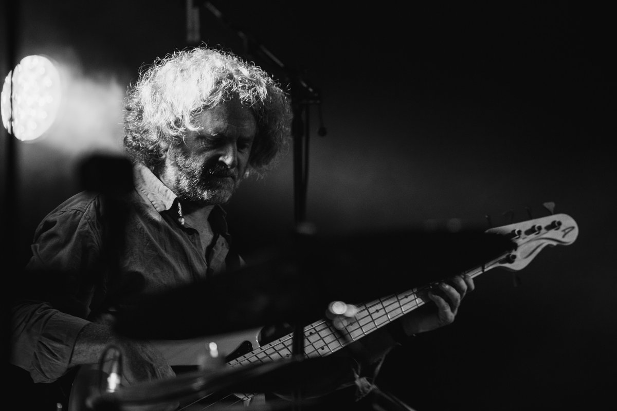 BertrandAllaume's tweet photo. Petit souvenir de la @FetedelHumanite 2022 avec @beltuner.
Merci Klaproos Art pour cette belle photo.
#bass #bassguitar #dingwall #dingwallsuperj #bassplayer #bassplayersunited #livemusicphotography #notreble #jazzbass https://t.co/Xa3DqNuqn3