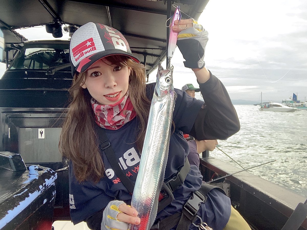 namissu11's tweet image. 太刀魚自撮りの難易度
星⭐️⭐️⭐️⭐️⭐️ぐらいある🙄

船揺れてカメラ倒れるし
タイマー3秒にしないとカメラ倒れるから
（3秒でも倒れますw）
全体を入れるのに手こずり😅
見切れてもいいから！
と、とりあえず撮った写真🙏

#FALLTEN

#アングラーズマイスター