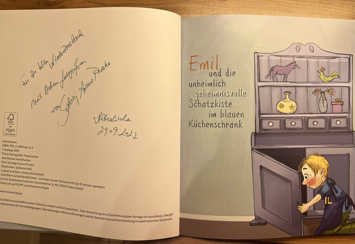 Sabine_Baetzing's tweet photo. Mit "Emil und die unheimlich geheimnisvolle Schatzkiste im blauen Küchenschrank" mache ich mich auf den Weg zur #Kita nach #Niederdreisbach. Freue mich auf eine spannende #Vorlesestunde. #Danke an Solveig Ariane #Prusko für die #Buchempfehlung der und die persönliche Widmung. https://t.co/lf5roGC9Fg