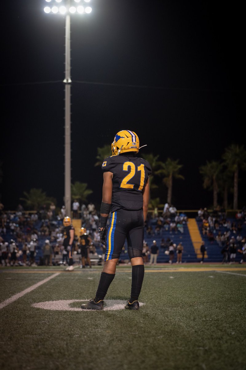 MalaeSolo's tweet photo. Under the lights.. #PrimeTime21 https://t.co/ikrRhrk1hD