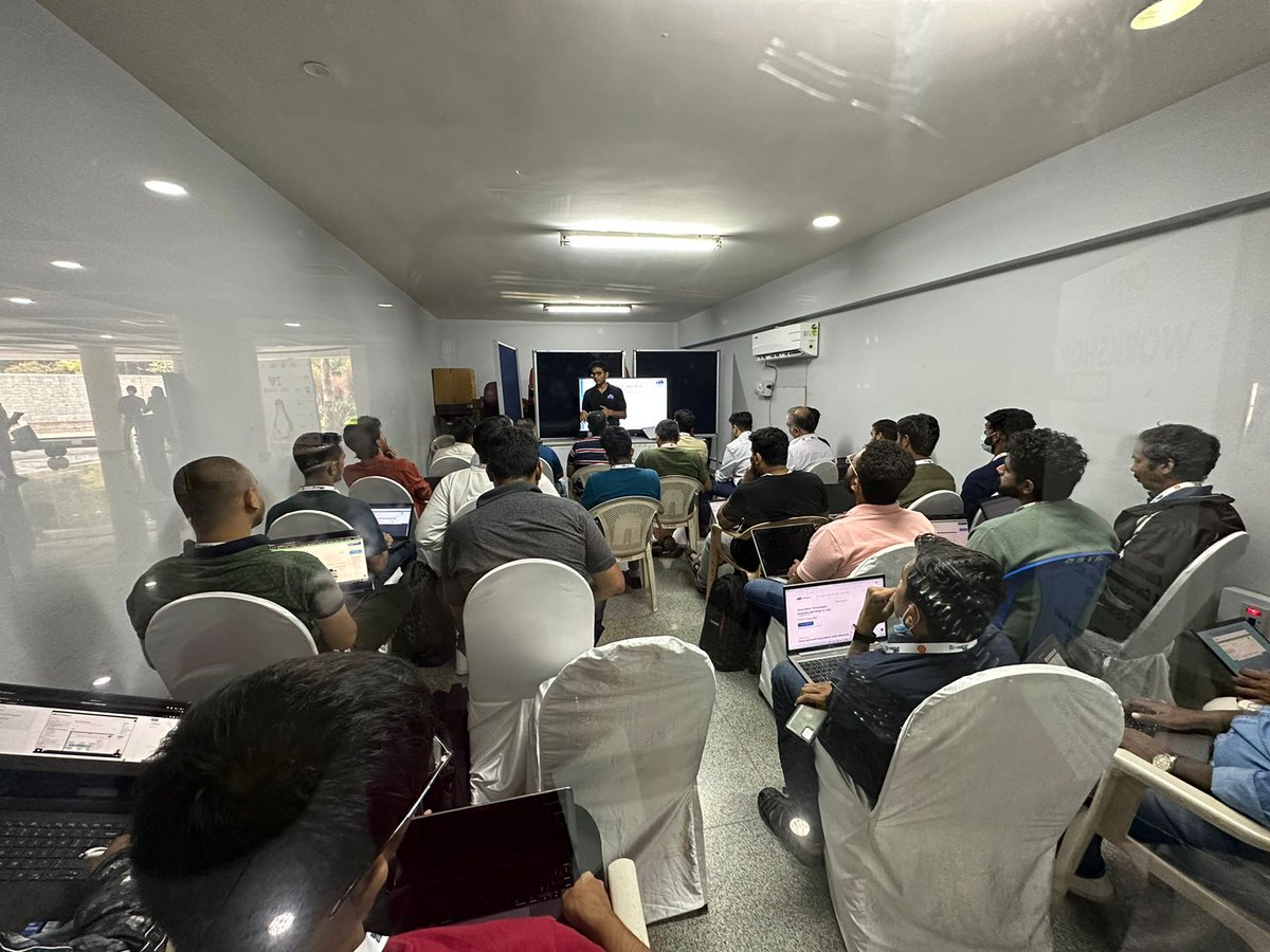 OpenSourceForU's tweet image. Neependra Khare, Founder and Principal Consultant, CloudYuga Technologies is now conducting the training on “Kubernetes 101: Getting Started” at Open Source India 2022.

#OSI2022 #OpenSource #Bengaluru #Kubernetes #Developers #DevOps #OpenSourceIndia #OSI