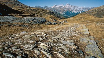 STMediaCH's tweet photo. Auf 2000 Jahre alten Saumpfaden durchs #Bündnerland wandern!
Die grossartige #ViaSpluga!
65 Kilometer auf historischen Wegen durch Schluchten und über Alpenpässe!
Top-Pauschalangebote mit Gepäcktransfer!
@Graubunden
https://t.co/Ivp72HcOtM
https://t.co/6CTKqUbSnf https://t.co/QJfFyv5fmk