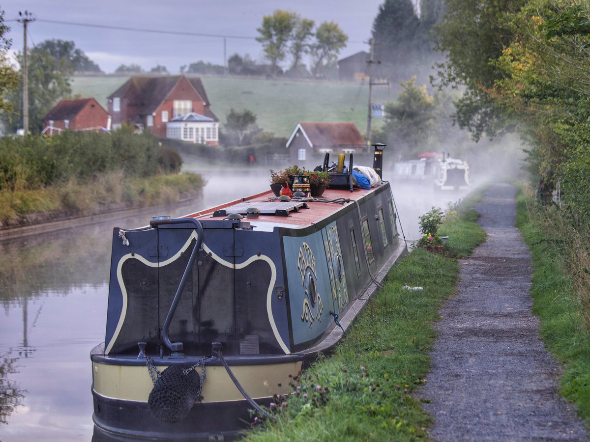 No1GhostDog's tweet photo. Good Morning and a happy Friday! #knowlelocks @CanalRiverTrust @CRTBoating @ThePhotoHour https://t.co/hITMwXStmI