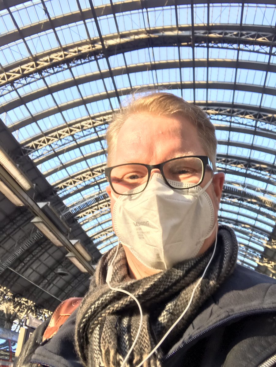 DerFlixxx's tweet photo. Stuttgart! Frankfurt! Vielen Dank für zwei zauberhafte Abende! 🥰#DasHumboldttier #FlixLive #Lesung https://t.co/2QK7HMylnN