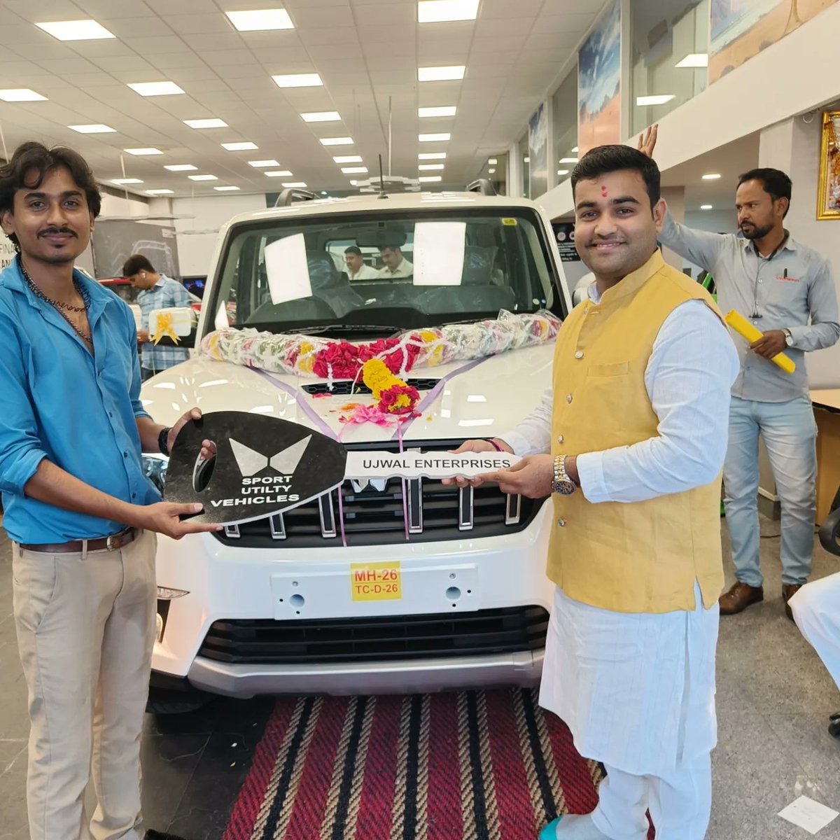 MayurRaka1's tweet photo. 1st Ever Mahindra Classic S11 Delivery in India.
Thank you @MahindraRacing and @anandmahindra Sir for this desi wali Gaddi.
#7thsept2022. https://t.co/9RSj9FluY6
