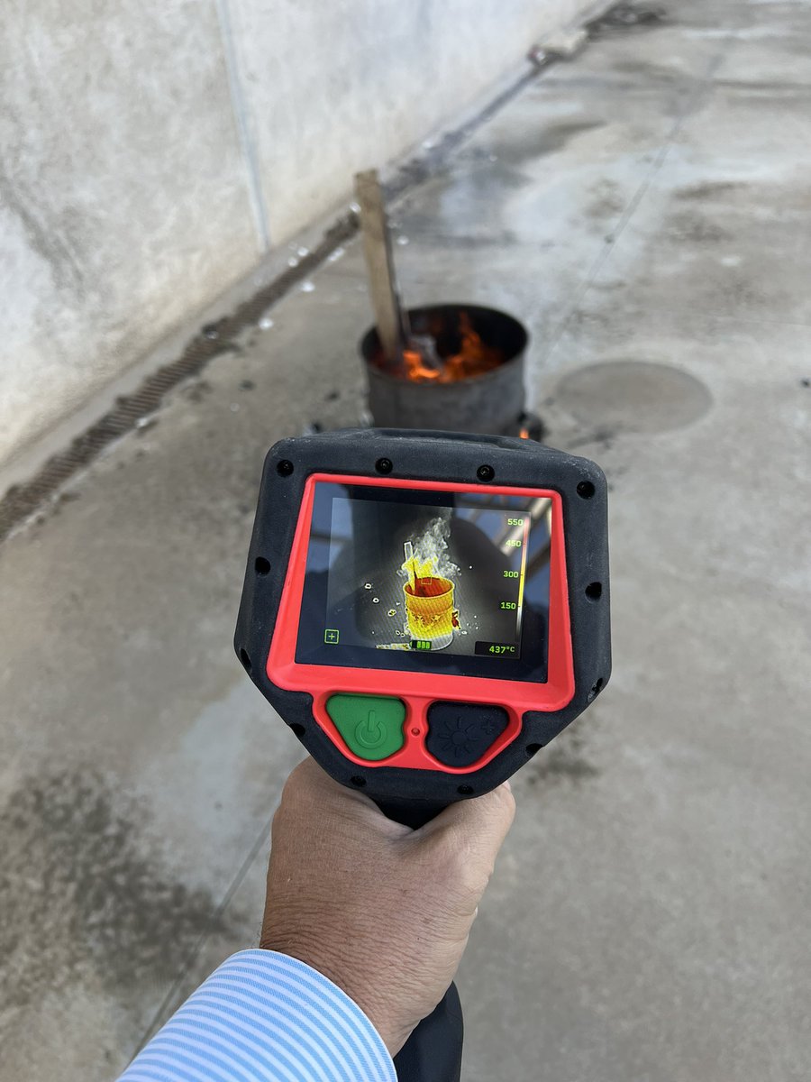 SEEK_Spain's tweet photo. ¿Conocéis esta nueva cámara de Seek? @seekthermal #SEEK #AttackPRO #TIC #BOMBEROS Mirad que resolución tiene en la imagen https://t.co/6hGQv60Qrh