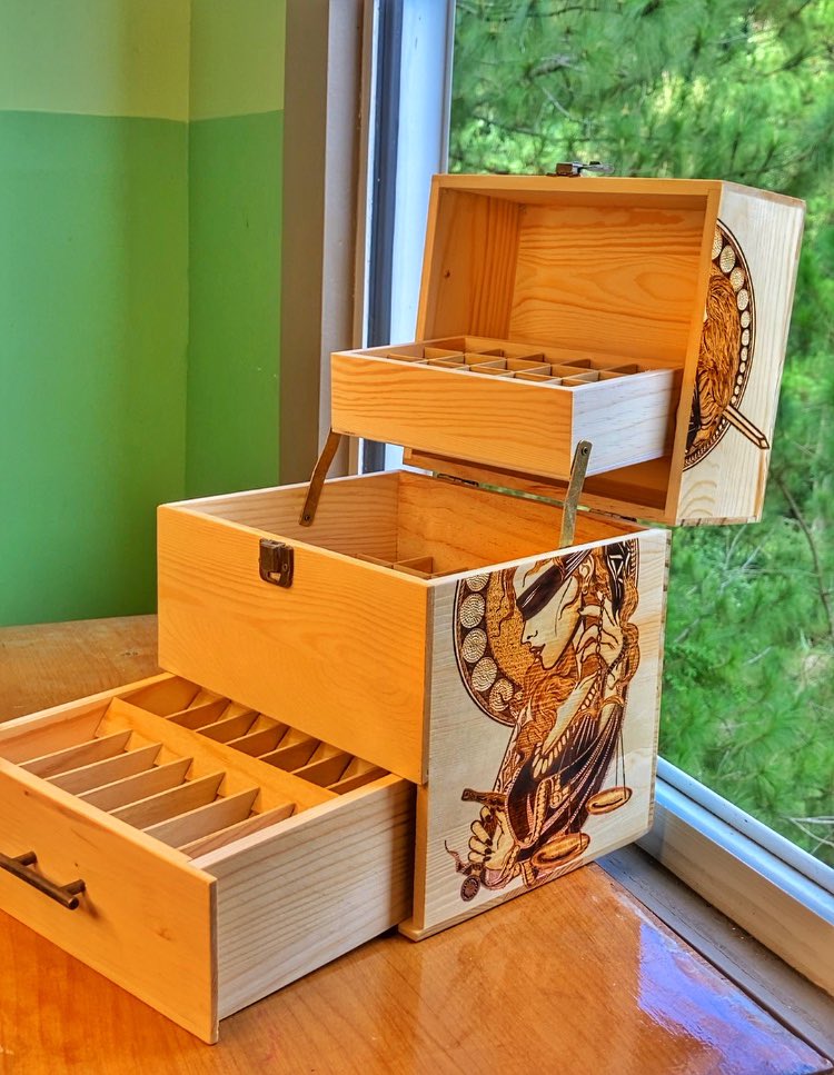 SacredWoodcraft's tweet photo. How neat is this essential oil organizer? 

A wood burn art on the side and now you have a one-of-kind wooden compartment! 🔥(the only one that uniquely exist in the whole world 😉)
 
#pyrographyart #woodburningartist #pyrographer #artfire #handmadeph #artph #supportlocalph https://t.co/5baotjIOKI