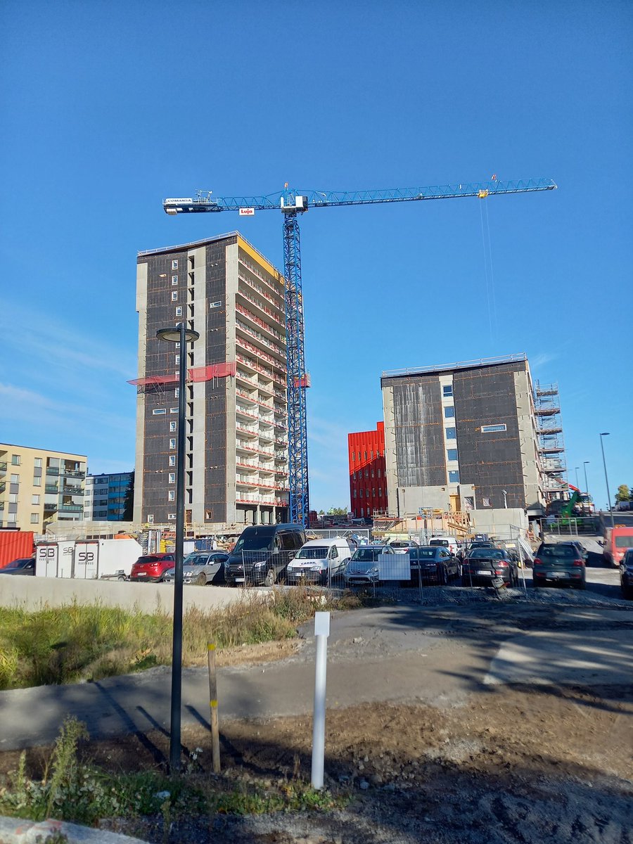 JpTanskanen's tweet photo. #Lujatalo #Lujagroup aurinko suosi vierailua #Pirkkala #workpower #vuokratyö tekijöitä. Hyvin hoidettu siisti perus #raksa työmaa👍 https://t.co/NbDpYklnVs