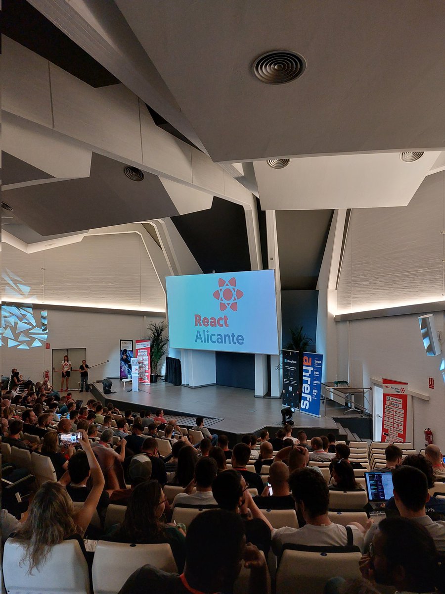 slim_gabsi1's tweet image. Attending @ReactAlicante 
#React #Alicante #Instadeep