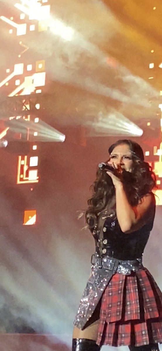 loreyanekcire's tweet photo. @alexrosaldo siempre bella fue super el Aver podido asistir esta noche en San Antonio con los 90spoptour https://t.co/XWy8n35X78