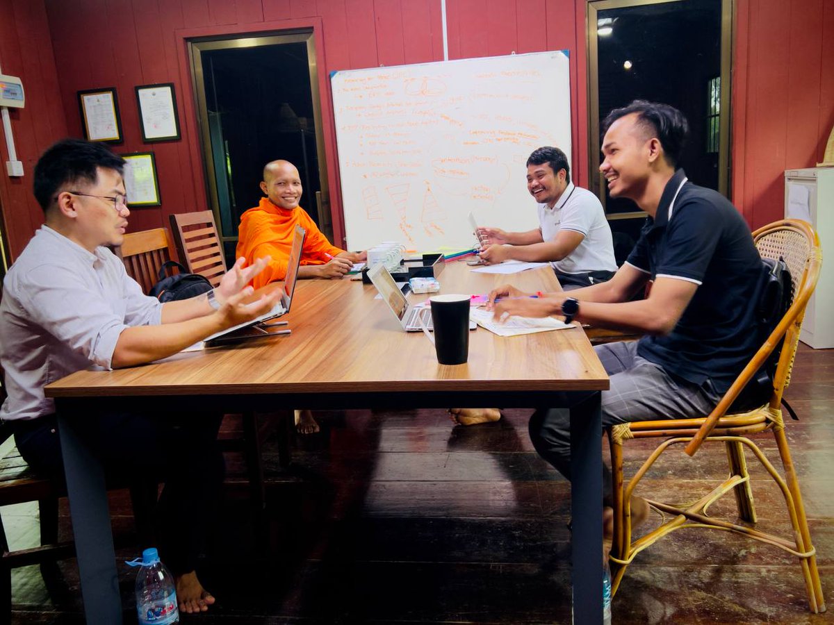 We are soon doing a virtual tour of the #CambodiaPeaceGallery for the Applied Conflict Transformation Studies #ACTS MA programme action researchers. Our team getting in-person sessions and ideas from ACTS course manager <a href="/JosephAjero_/">Joseph Ajero 🇵🇭</a> for their #ActionResearch proposal.