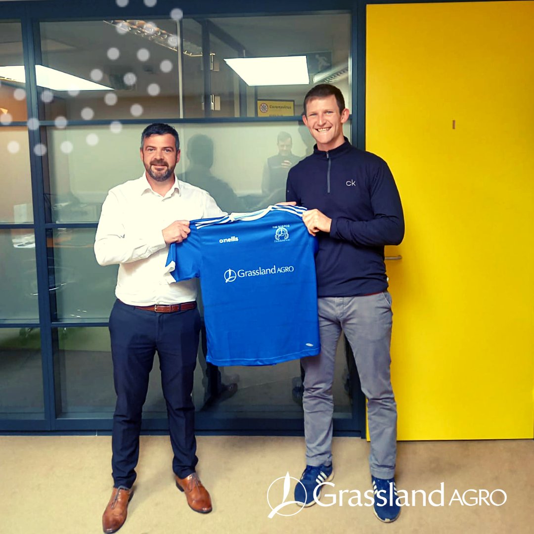 👕James Freeman presenting Bernard Furlong with the much sought after Sod Pod jersey.
🎙 Bernard has joined us on episode 19 of The Sod Pod 'Bernard The Vet' which is LIVE now.
📌 Link to the show in the comments section below
#FarmTheFuture #farming #podcast #TheSodPod