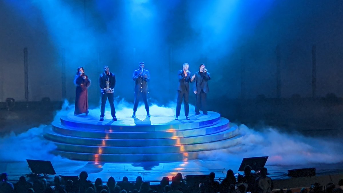 kickrg's tweet photo. Incredible show! @DarrenCriss started the show strong and gleeful, then @PTXofficial took it to a whole new level. Great voices, highly entertaining. A night to remember! #Pentatonix #Glee #GreatCombination https://t.co/S48ukfc7l5