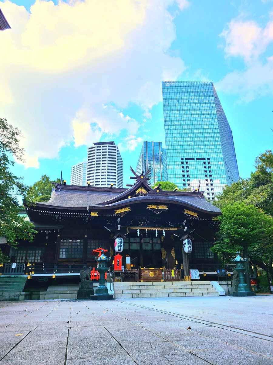 1n0se_m1zuha's tweet photo. 近くにいながら初めて熊野神社に参拝⛩️
新宿ビル郡の中の静かな空間。
八咫烏がシンボルで、金運・勝負運にご利益があります💰️
皆さんの願いが叶うようにお願いしてきました😊
必ず叶てます(勝てます)👍️ https://t.co/BDiBKopCLe