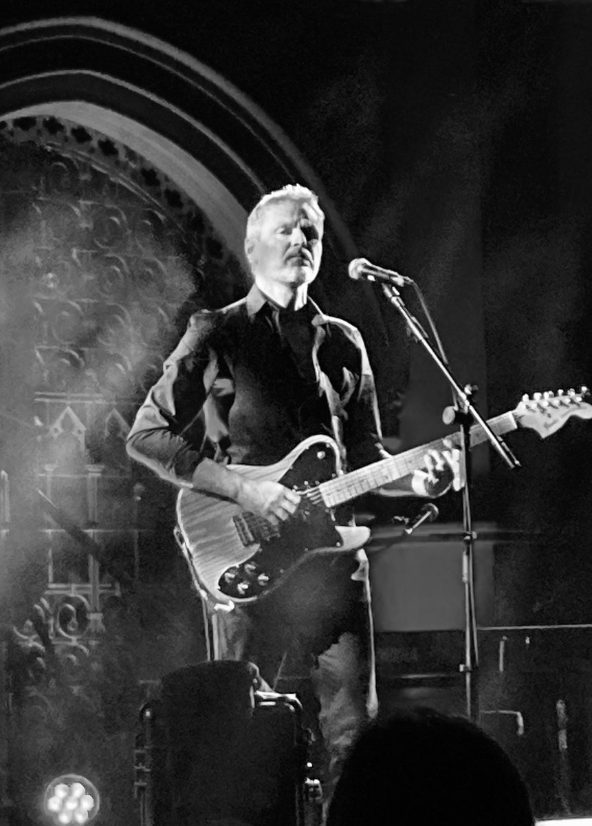 tjwillco's tweet photo. Amazing show last night at @UnionChapelUK by the always amazing @tommcrae Setlist - amazing, support by @LowriEvansMusic - amazing, Olli and Oli being part of it - amazing, venue - amazing….you get the idea. https://t.co/wVD8CaZQ9P