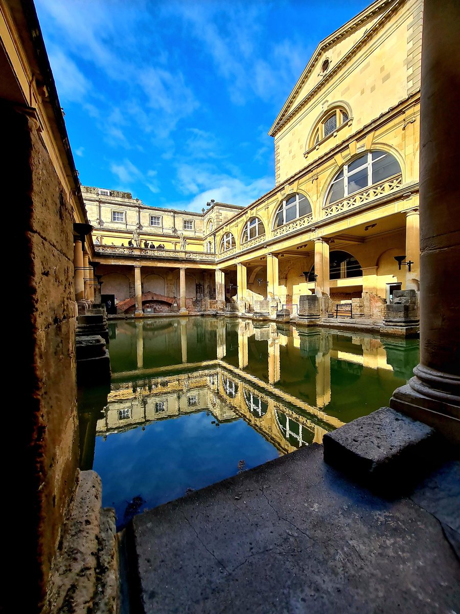 #bath #romanbaths #romanspa #bathabbey @visitbath @WeLoveBath @RomanBathsBath @bathabbey ❤️ beautiful city