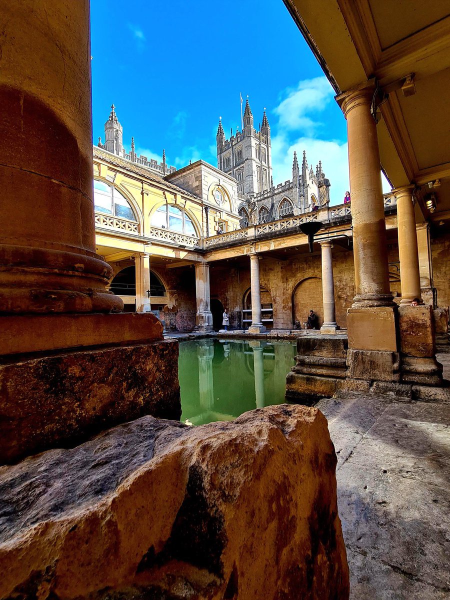 Gloster_Gal's tweet photo. #bath #romanbaths #romanspa #bathabbey @visitbath @WeLoveBath @RomanBathsBath @bathabbey ❤️ beautiful city https://t.co/KxakflyMf9