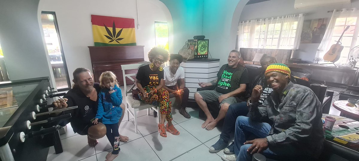 BGF_headoffice's tweet photo. BGF CLUBHOUSE!!!
99 Krewelkring, Meerensee, Richards Bay.

The best 420 spot in Zululand! https://t.co/ybwTwk6jFx