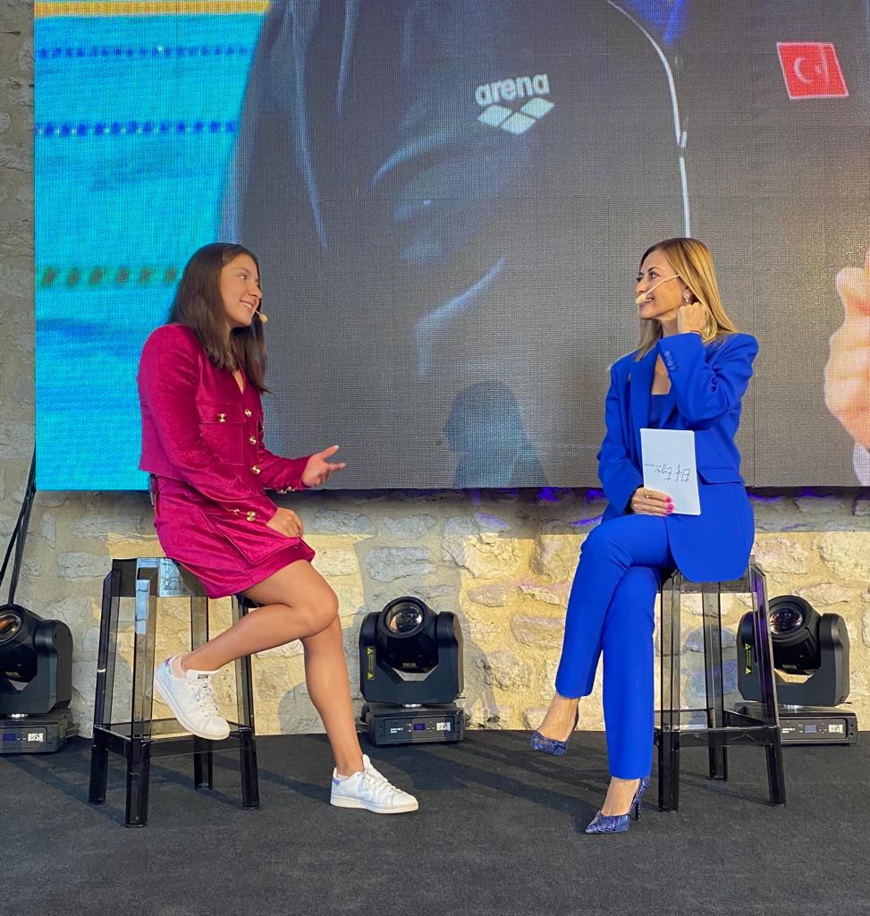 markakonferansi's tweet photo. Persistence, discipline, and a world title! Elif Ergu Demiral, a journalist and writer, and Olympic national swimmer Merve Tuncel on the #MARKA2022 stage!
#markakonferansı #markaconference #tersaneistanbul https://t.co/6wNz9uW5f4