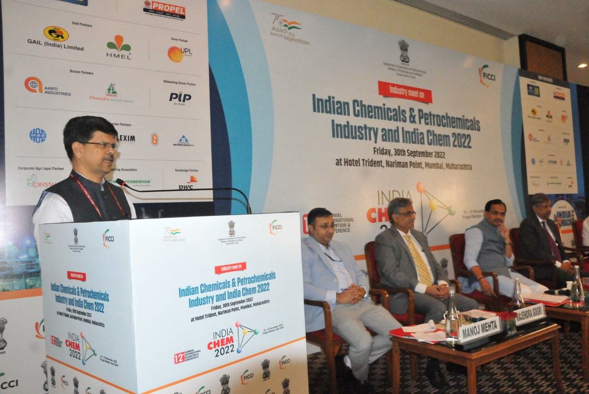 PIBMumbai's tweet photo. With strong growth drivers, Indian Chemicals &amp; Petrochemicals Industry is projected to grow much faster than the Global Chemicals &amp; Petrochemicals Industry

: Susanta Kumar Purohit, Jt. Secy, @dcpc2017, Min. of Chemicals &amp; Fertilizers in a presentation on "#IndiaChem 2022" https://t.co/pkWyUqVkiH