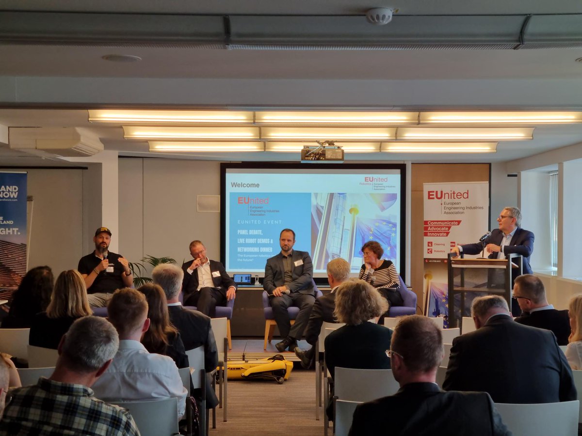 EUnited_EU's tweet photo. A big thank you to our fantastic speakers at @EUnited_EU's #paneldebate on 28 September on the future of the European #robotics industry🤖
A lively set of discussions from a diverse panel from the industry and institutions, followed by a networking dinner and live robot demos! https://t.co/WhMAHKAKiH