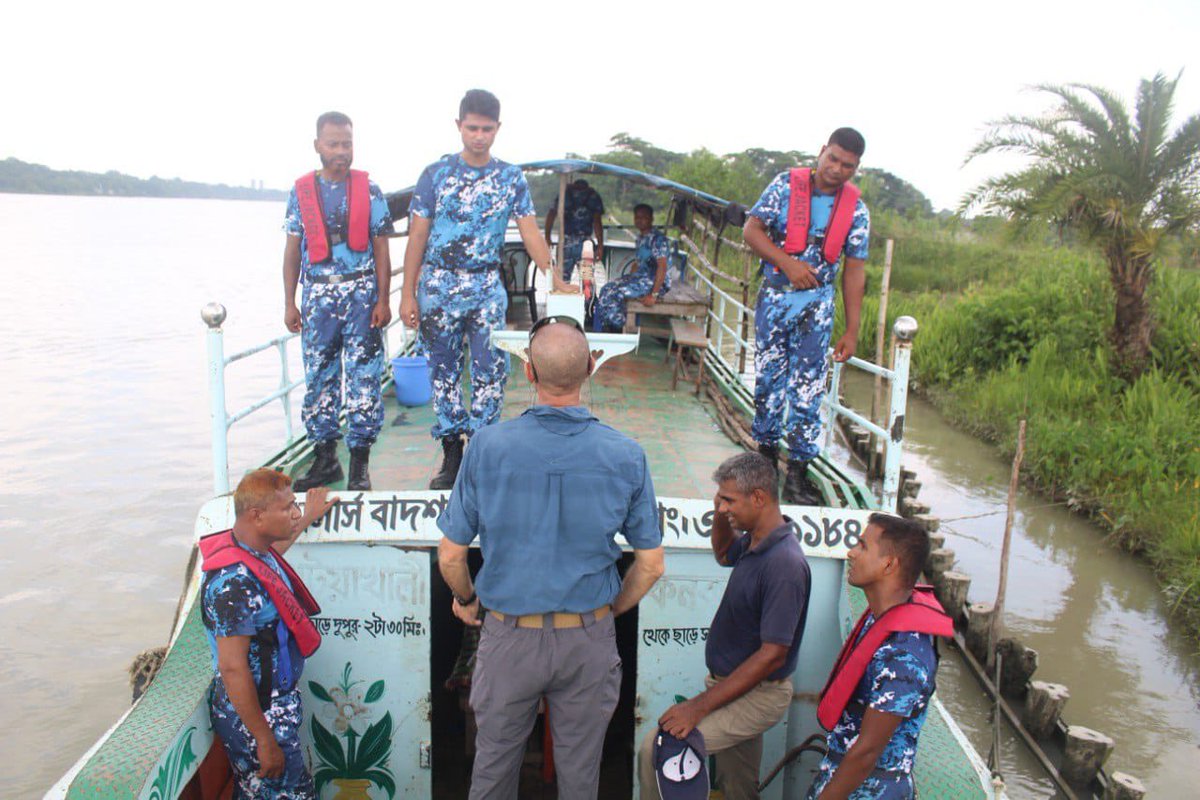 UNODC_BMB's tweet photo. #KeepingRiversSafe! @UNODC_MCP in #Bangladesh 🇧🇩 completed #VBSS Course for Boarding Teams for 1️⃣2️⃣ officers from #BangladeshCoastGuard, incl classroom & practical sessions on:
✅ Static & underway oarding
✅ Vessel search
✅ First aid
Funded by @StateINL 🇺🇲
@MiwaKatoEmpower https://t.co/JJ9iSEX2o8