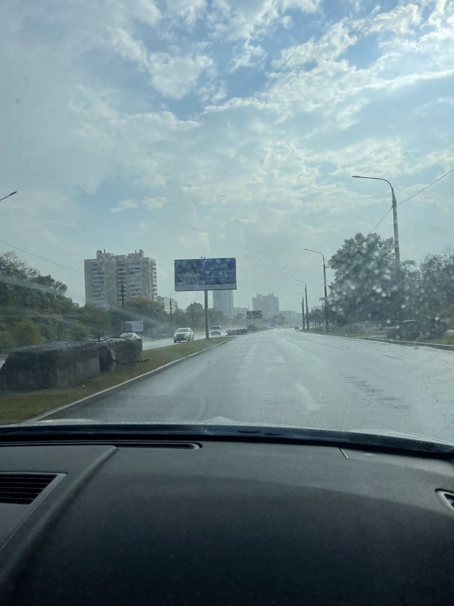 Buenos días desde Zaporiyia.

Camino del lugar del ataque de esta mañana en la ciudad. Las primeras informaciones hablan de 23 fallecidos.