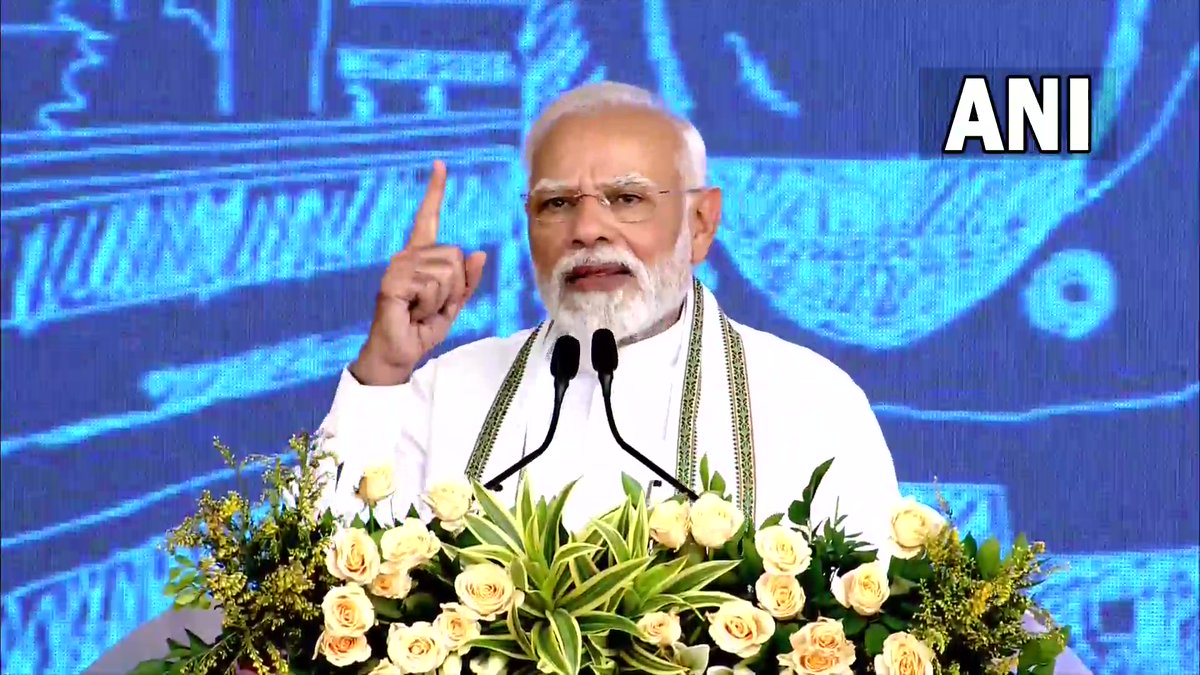 ANI's tweet photo. I want students of classes 9-12 &amp; from engg to ask how metro work's been done, the cost incurred, construction of tunnels... it'll make them accountable; they'll not take part in any protest to destroy public property. It'll pain them like their own property is being damaged: PM https://t.co/cNALiQnU1J