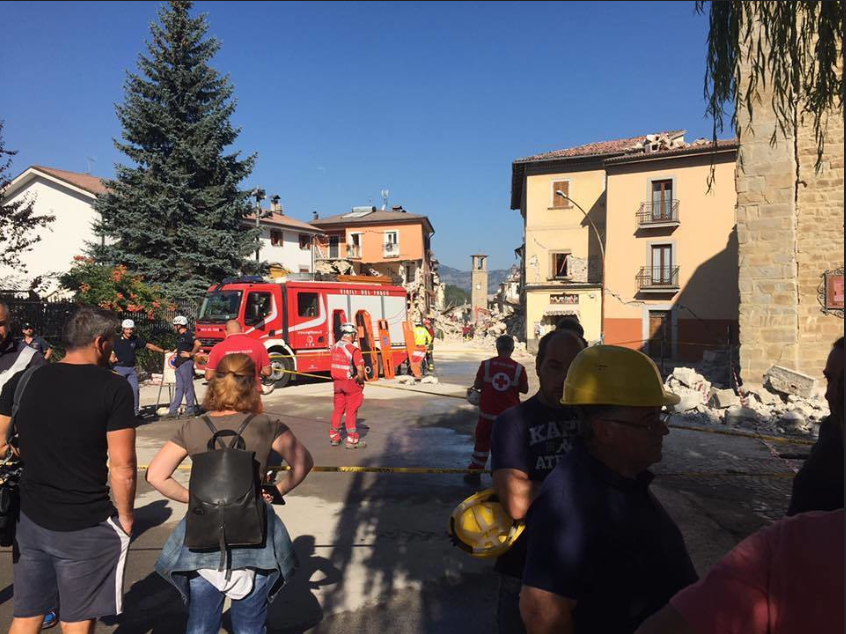 EngageH2020's tweet photo. What role can citizens play in responding to a disaster? 

When can they help first responders and what kind of help is needed? 

@dblue_it poses these questions and talks about their upcoming event in Rome, to invite citizens to join this conversation ⬇️

https://t.co/unG2sJAL3y https://t.co/96Bayq1Zbl