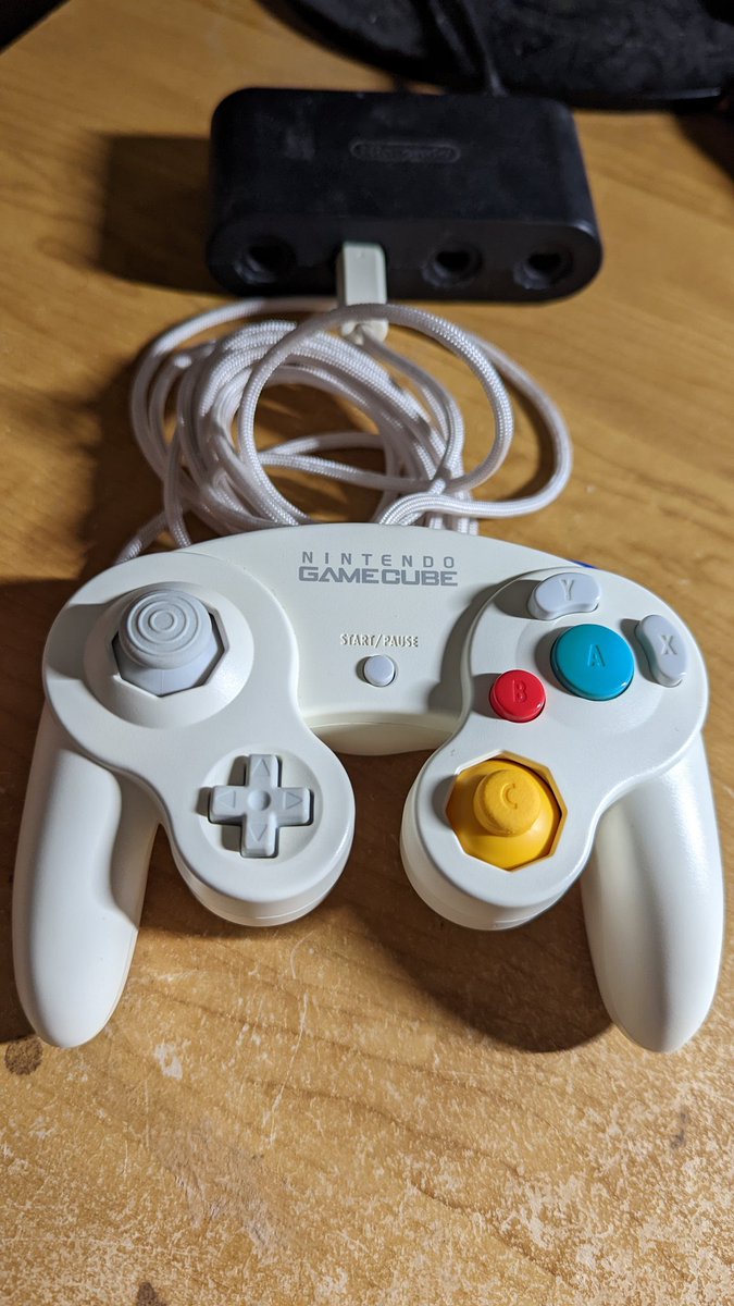 almondguyz's tweet image. I do have a jp white controller for sale with a white paracorded, 3d printed bracket and cellphone rumble motor from @RockerGameMod and @handheldlegend no reset snapback mod!! Retweet for visibility 🙏🏽🙏🏽 #jpwhitegamecubecontroller #customgamecubecontroller #cgcc