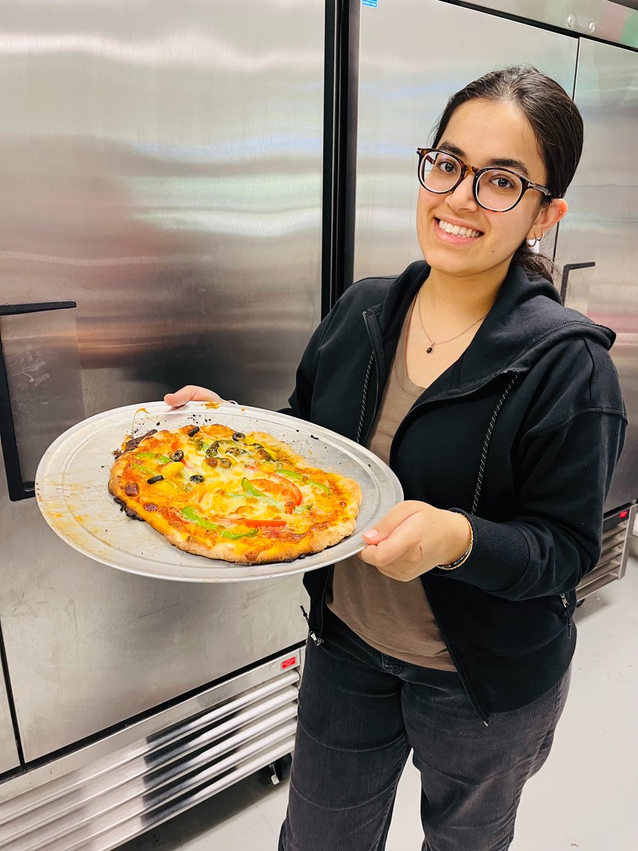 FSHNpppIL's tweet photo. After making so much pizza sauce, the best way to celebrate is obviously to throw a pizza party 🍕🍕 https://t.co/BLppvgyHtc