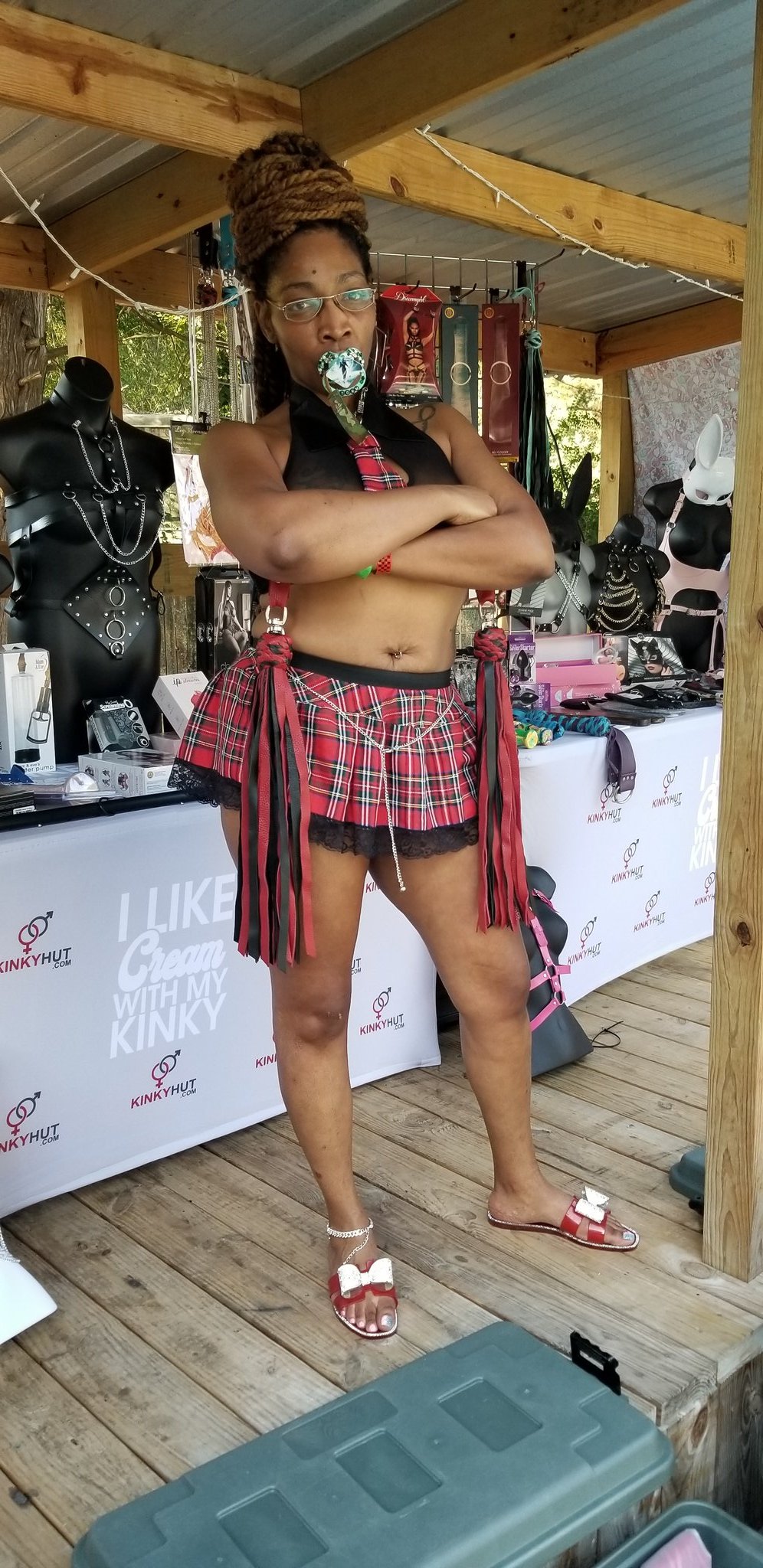 New kinksters meeting the brand and living it and her new floggers #bdsm #floggers #kink #bedroom #tease https://t.co/Ga6r2rgUnb