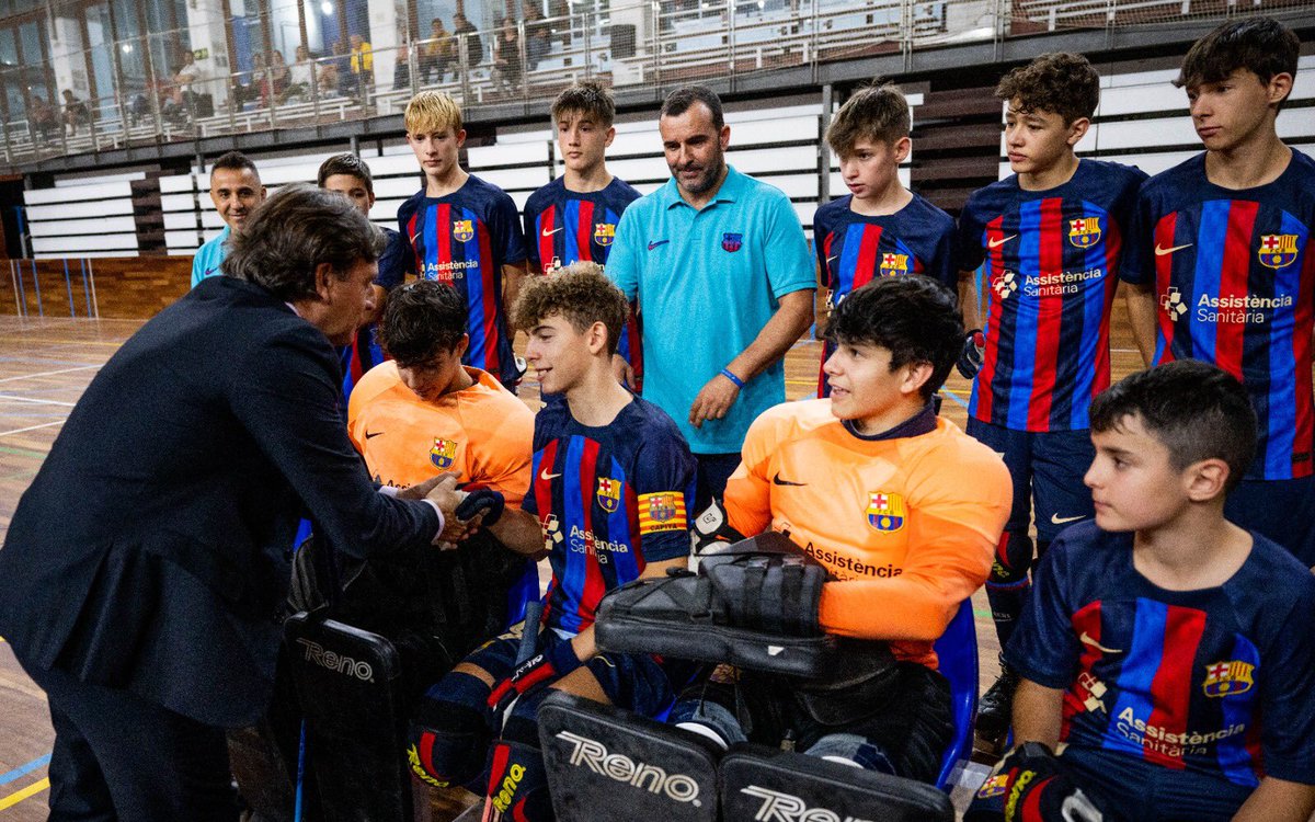 FCBhoquei's tweet photo. 🏑 La galeria d’imatges de la visita de Xavier Barbany a l’hoquei formatiu! 

📸 https://t.co/zVDoRx9FKS

💙❤️ #ForçaBarça https://t.co/HtfSsVxeut