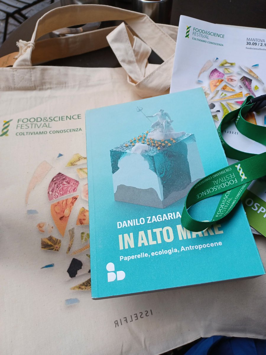 LaLineaLaterale's tweet photo. #inaltomare 🌊 arriva al @foodsciencefest di Mantova. La presentazione sarà domenica, ore 14.30 in piazza Leon Battista Alberti. Vi aspetto! 📚💙 @add_editore #scienza #lalinealaterale #libri #mantova https://t.co/3jQ9YWg7tV