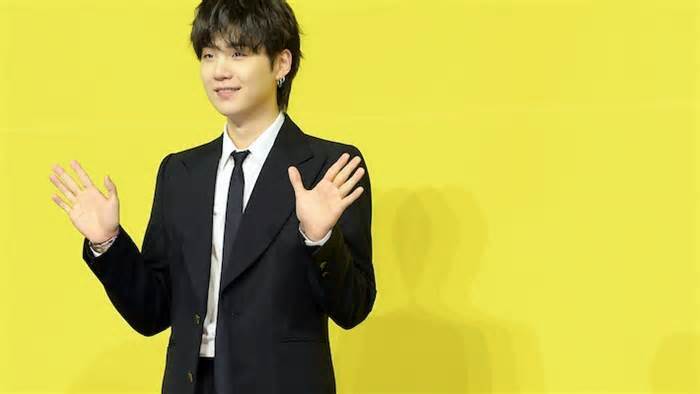 BTS’ Suga And The Golden State Warriors Link Up In Japan https://t.co/UexhAN2GHT https://t.co/YVrVEvvXsA