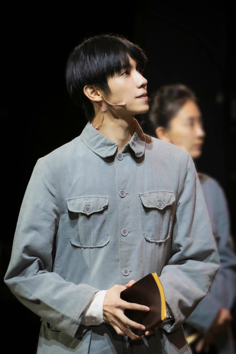 Z-众所舟知 Weibo Update!

ฉวนที่ถูกถ่ายรูปขณะซ้อม🤫
ได้รับพลังเพิ่มเติม! พรุ่งนี้พบกันที่โรงละคร

#IXFORM
#LuoYizhou 
#หลัวอีโจว 
#罗一舟