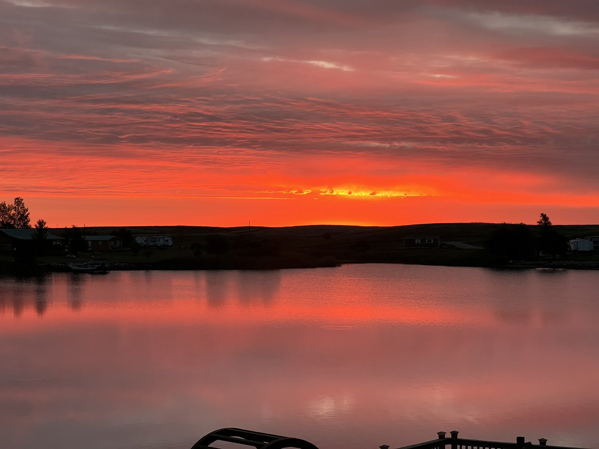 My camper is across the lake from my sister’s cabin. I send her my stunning sunset pictures and she sends me the beautiful sunrise pictures! #bestofbothworlds  #fridaymorning #SouthDakota