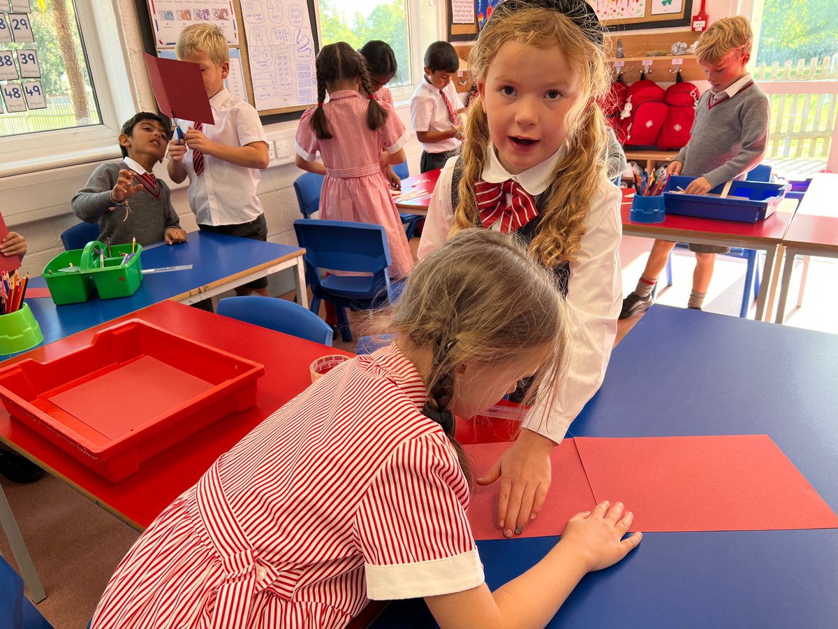 BGS_LowerSch's tweet photo. Year 2 carried out a science experiment to find out ‘Which material would make the best boat?’. We had to make predictions, collaborate together to make our boats out of different materials and discuss what we found out #BGSyear2 #BGSscience #BGScollaboration https://t.co/HnWWwrvlDu