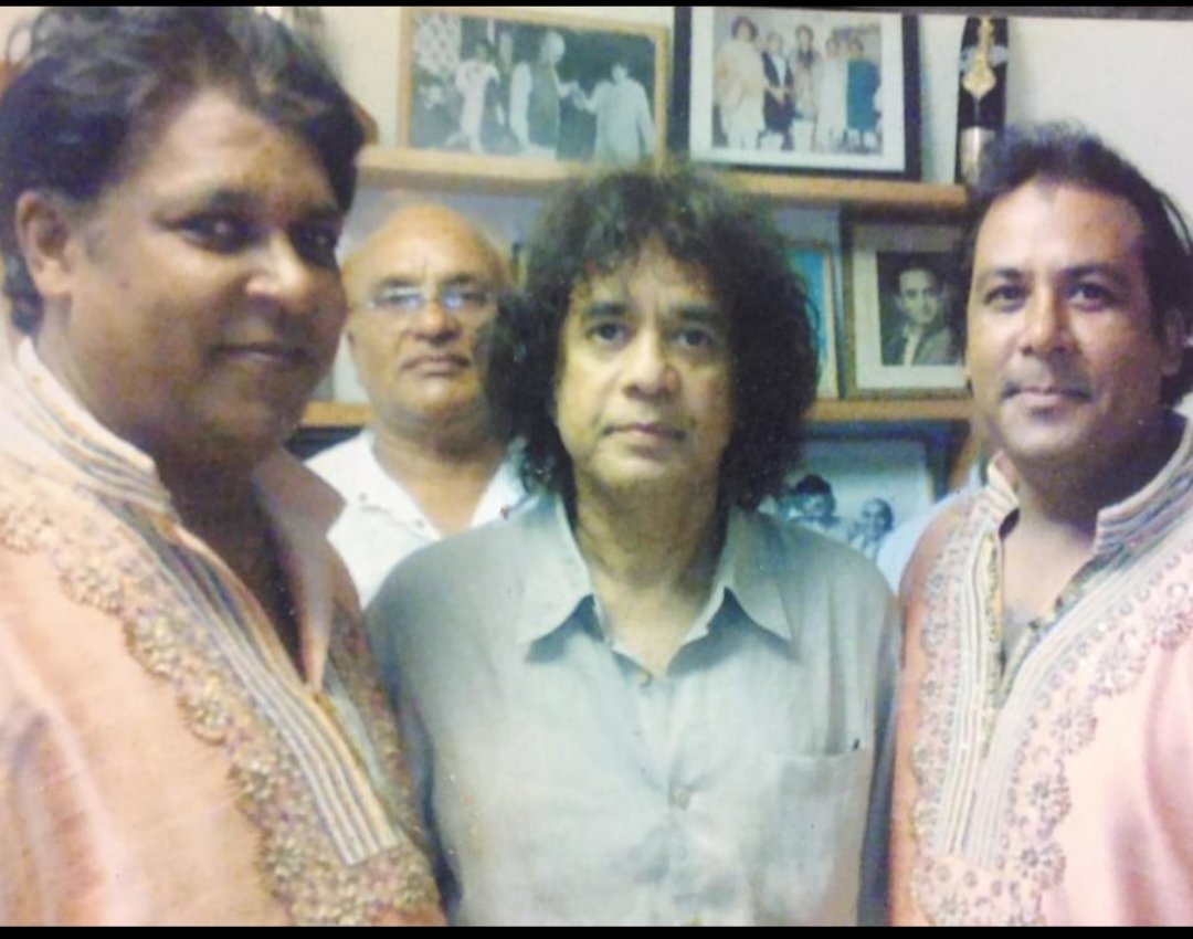 Sabribrothers4u's tweet photo. ThrowBack π 2009
Indian tabla player, composer, percussionist, music producerβ€οΈπ. @ZakirHtabla #throwback #2009 #Musician #Composer #Producer #zakirhussain #sabribrothers #Aftabhashim #musicindustry #Qwwalinights #Sufi #Singers https://t.co/GGdQpp9pzq
