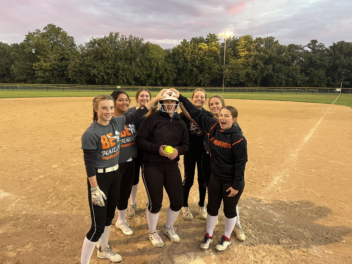 And another 💣 … beautiful morning to celebrate🎉💪🏻🧡🖤 <a href="/WelchertKaitlyn/">Kaitlyn Welchert</a>